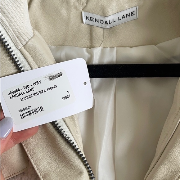 cute fuzzy cream jacket - Picture 3 of 3